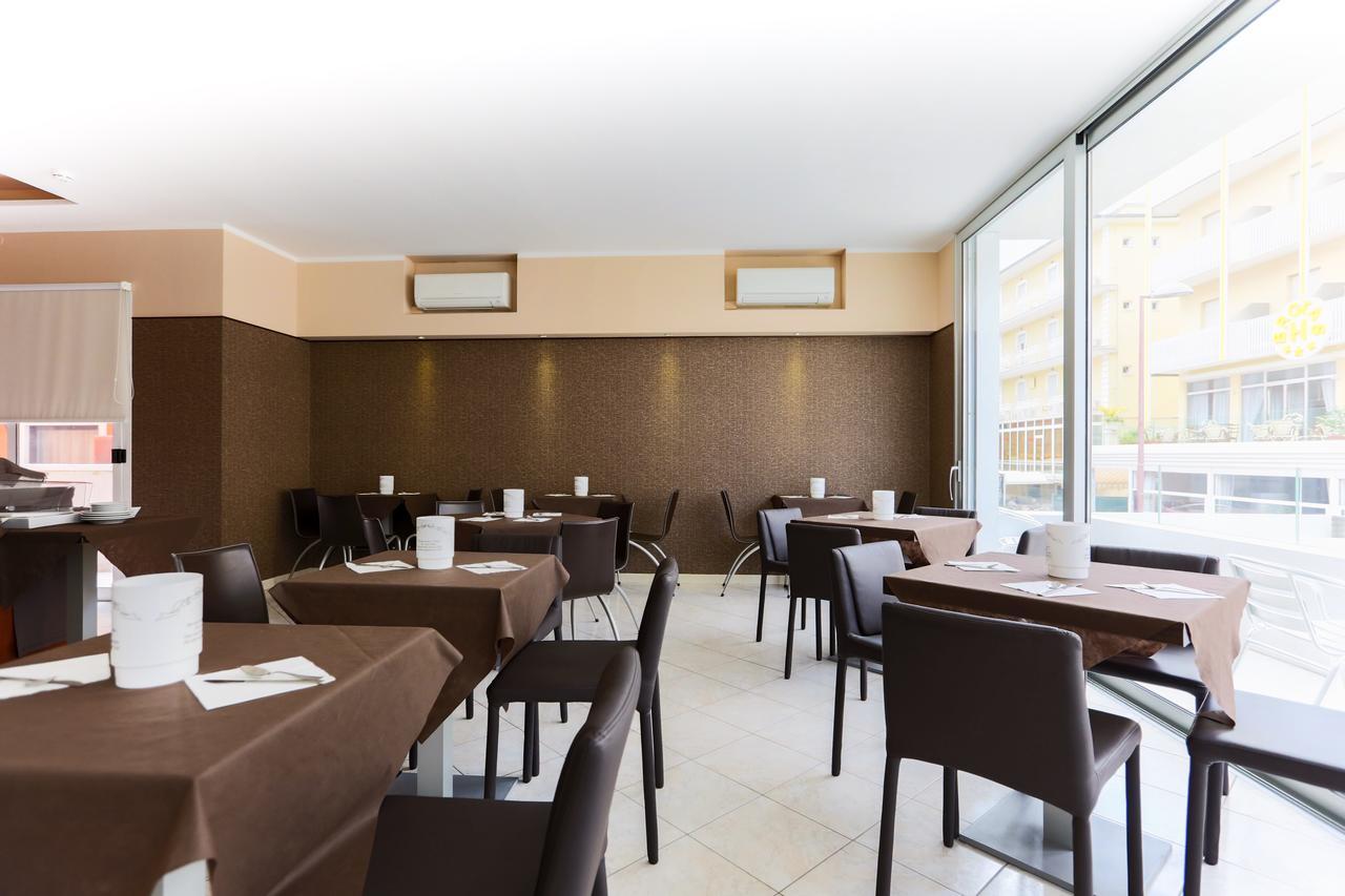 Hotel Romina Ρίμινι Εξωτερικό φωτογραφία